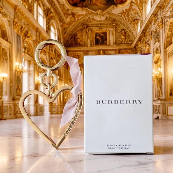 Burberry Heart Charm - Picture 2 of 3